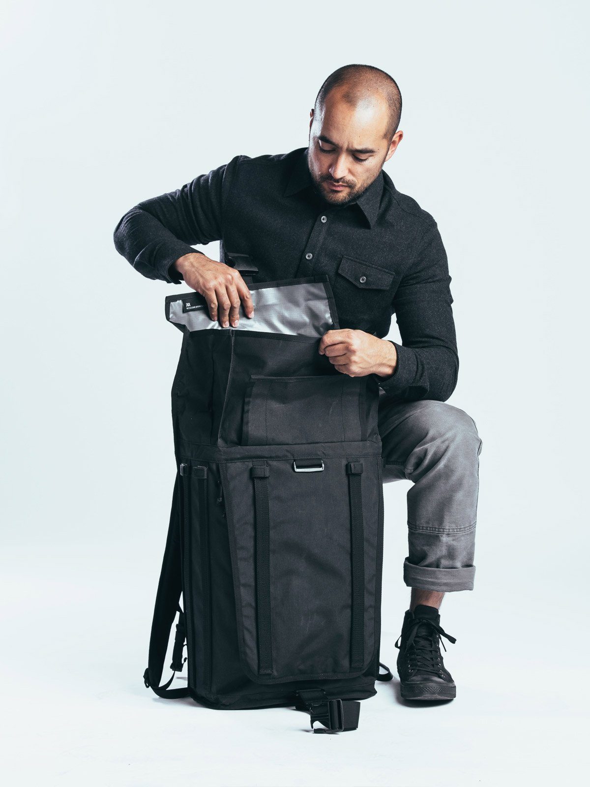 Radian by Mission Workshop - Weerbestendige tassen & technische kleding - San Francisco & Los Angeles - Gebouwd om te weerstaan - Voor altijd gegarandeerd