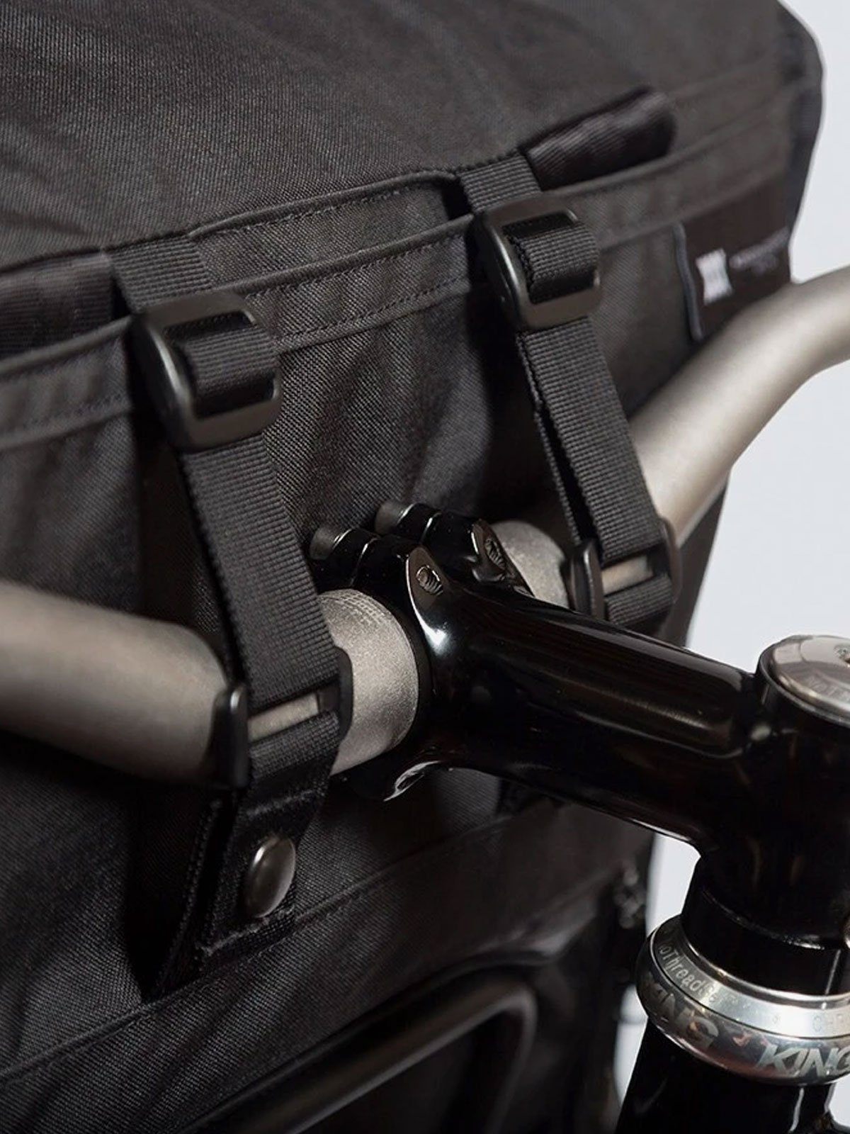 Doorvoer : Duffle by Mission Workshop - Weerbestendige tassen & technische kleding - San Francisco & Los Angeles - Gebouwd om te weerstaan - Voor altijd gegarandeerd