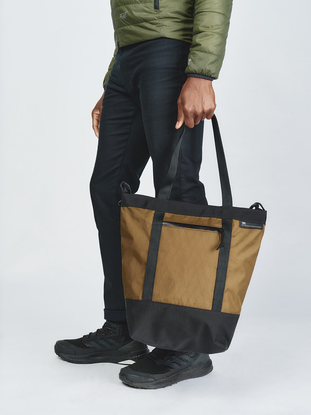 Helix 10L Tote by Mission Workshop - Weerbestendige tassen & technische kleding - San Francisco & Los Angeles - Gebouwd om te weerstaan - Voor altijd gegarandeerd