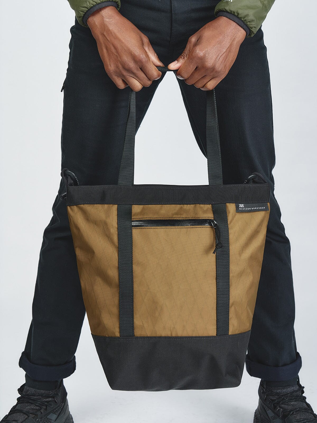 Helix 10L Tote by Mission Workshop - Weerbestendige tassen & technische kleding - San Francisco & Los Angeles - Gebouwd om te weerstaan - Voor altijd gegarandeerd